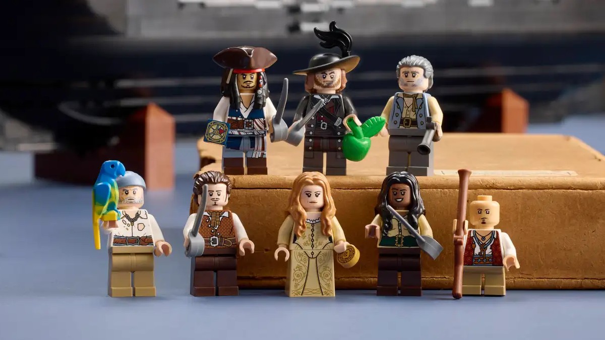 A closer look at LEGO Icons Black Pearl's minifigures