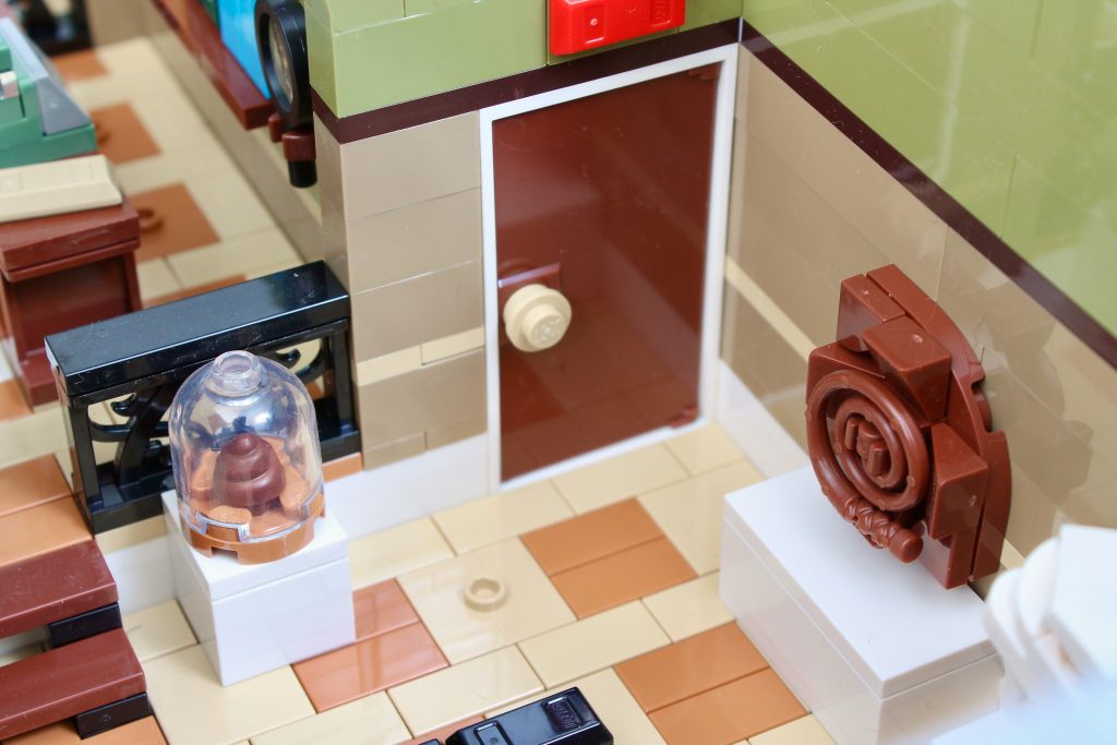 LEGO Icons 10326 Natural History Museum review 32 1024x683