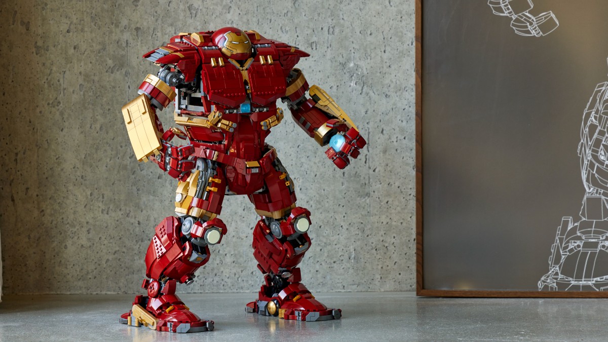 LEGO Marvel 76210 Hulkbuster lifestyle floor featured
