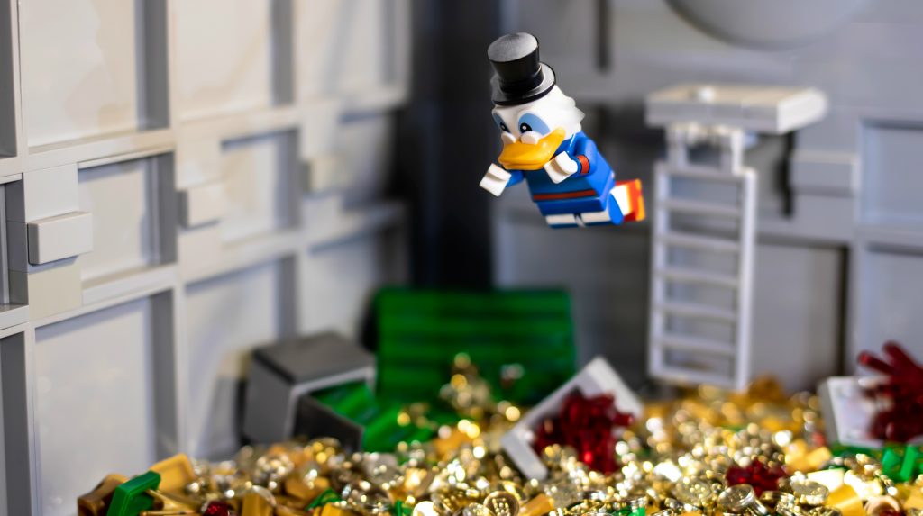 Behind the Brick Pic – Scrooge McDuck's LEGO money pit