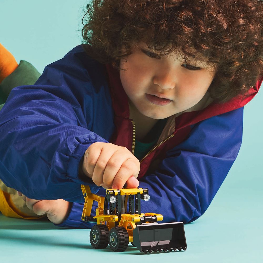 LEGO Technic 42197 Backhoe Loader 10