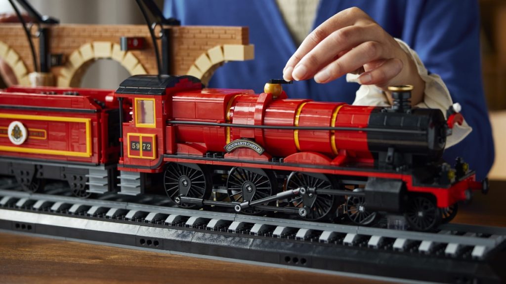 LEGO Harry Potter 76405 Hogwarts Express Collectors Edition featured 5 1024x576