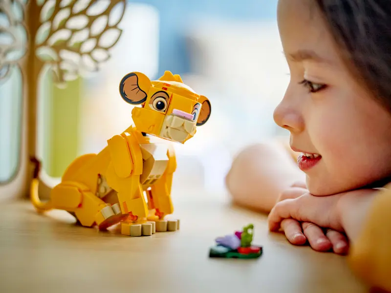 LEGO Disney 43243 Simba the Lion King Cub Lifestyle 2
