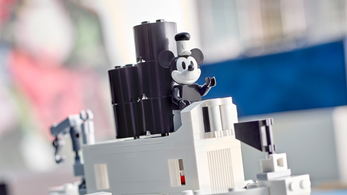 Next two LEGO gifts arrive in Australia, including Disney set