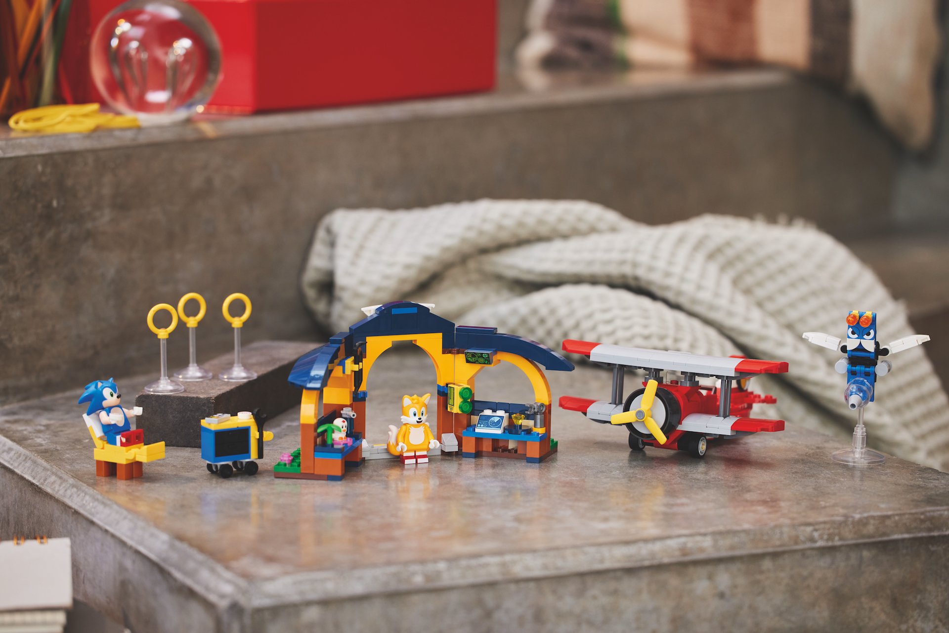 LEGO Sonic the Hedgehog 76991 Tails Workshop and Tornado Plane 6