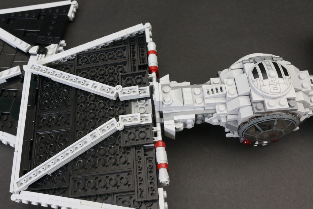 Build a LEGO Mandalorian Outland folding TIE Fighter 20