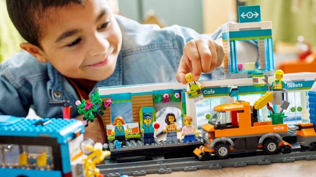 LEGO CITY 60335 Train Station lifestyle featured 1024x576
