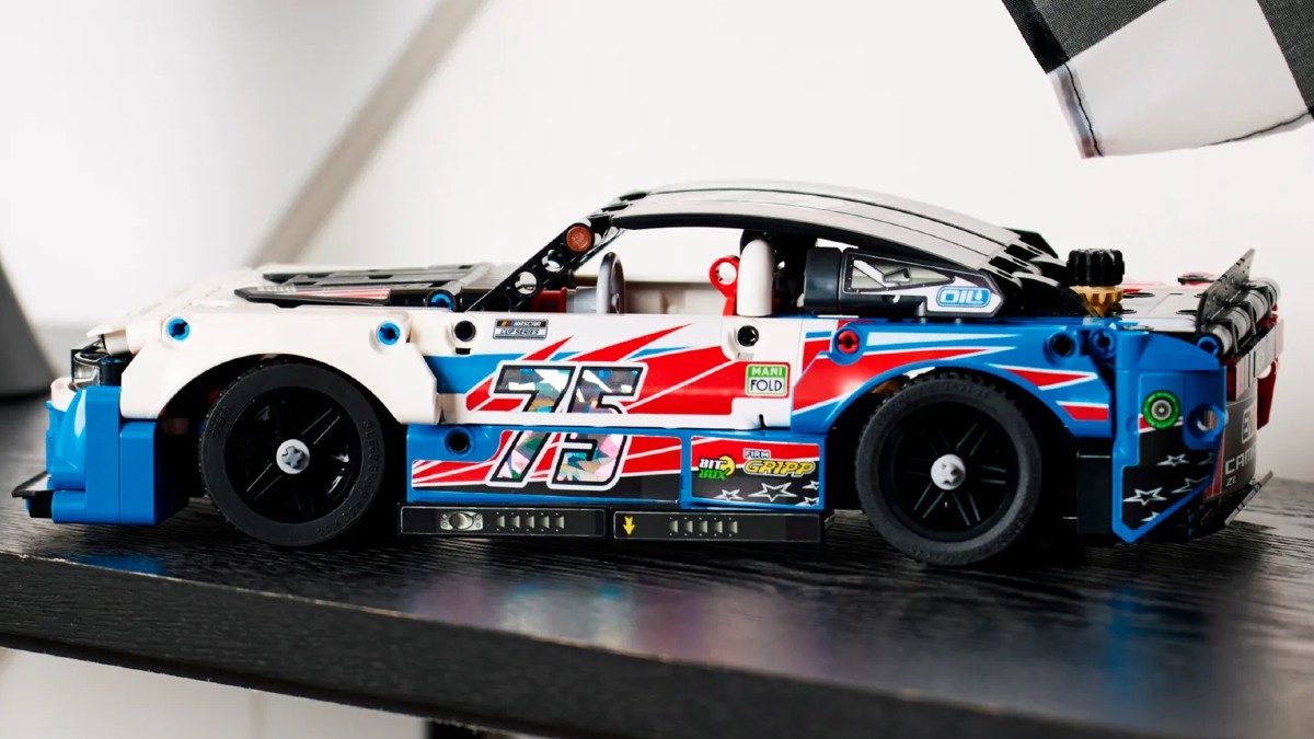 LEGO Technic 42153 NASCAR Next Gen Chevrolet Camara ZL1 lifestyle featured