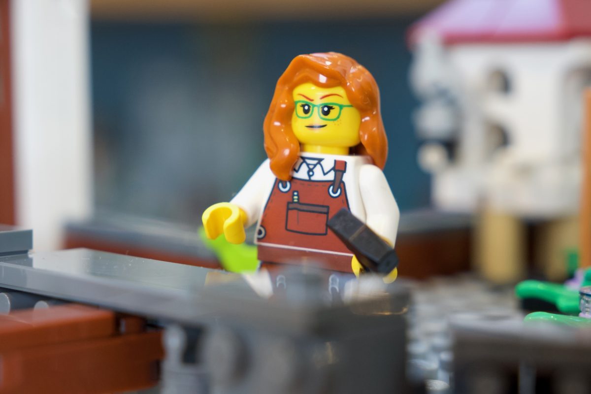 LEGO Icons 11371 Shopping Street review 9 1200x800