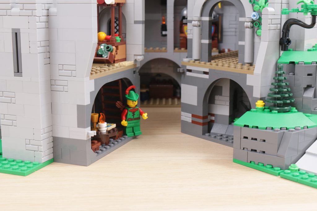 LEGO ICONS 10305 Lion Knights Castle review 33 1024x683