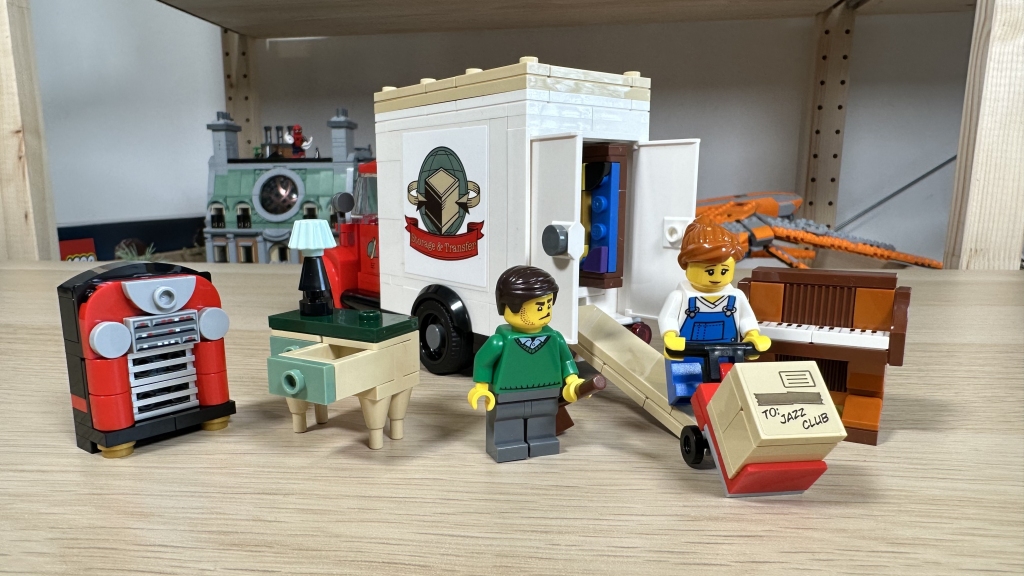 LEGO Icons 40586 Moving Truck gift with purchase review 6 1024x576