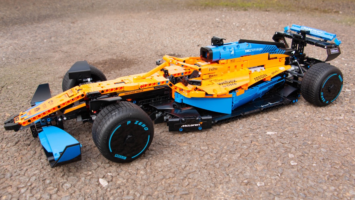 LEGO Technic 42141 McLaren Formula 1 Race Car review