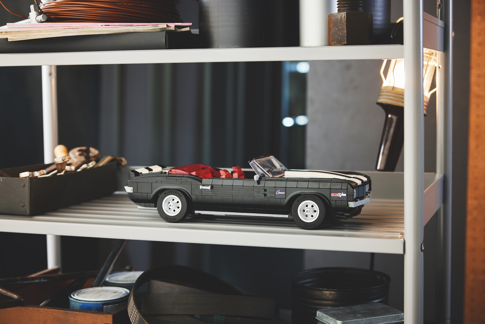 LEGO ICONS 10304 Chevrolet Camaro Z28 22