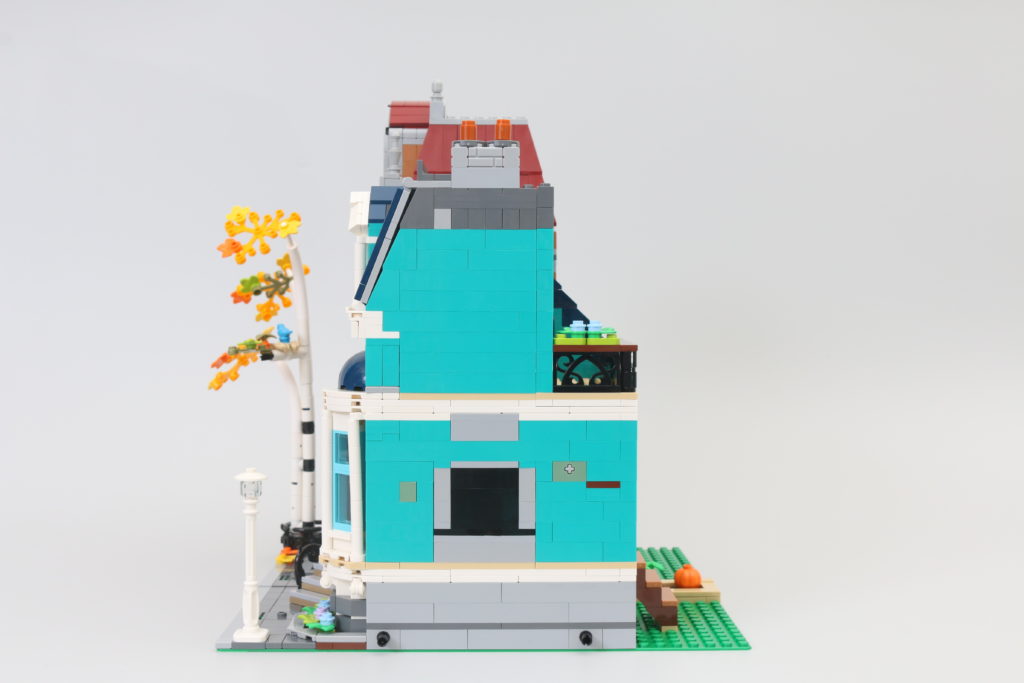 LEGO Creator Expert 10270 Bookshop review 5