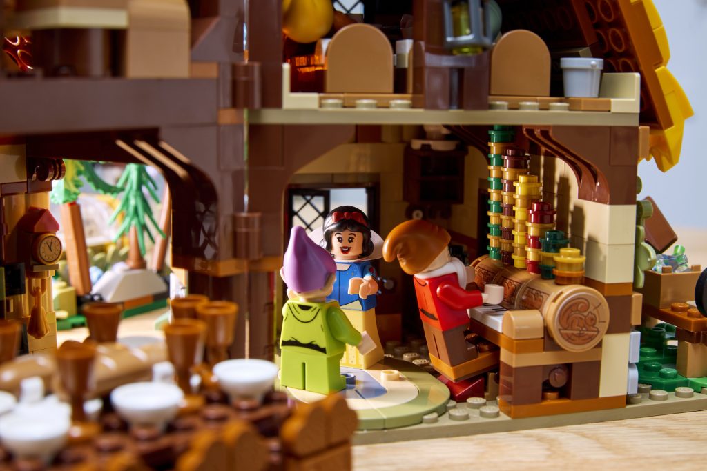 LEGO Disney 43242 Snow White and the Seven Dwarfs Cottage 22 1024x683