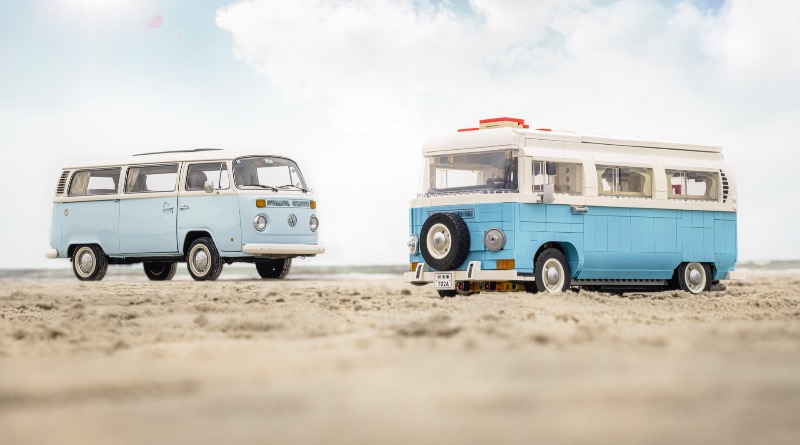 Comparing LEGO for Adults 10279 Volkswagen T2 Camper Van with the real-life vehicle