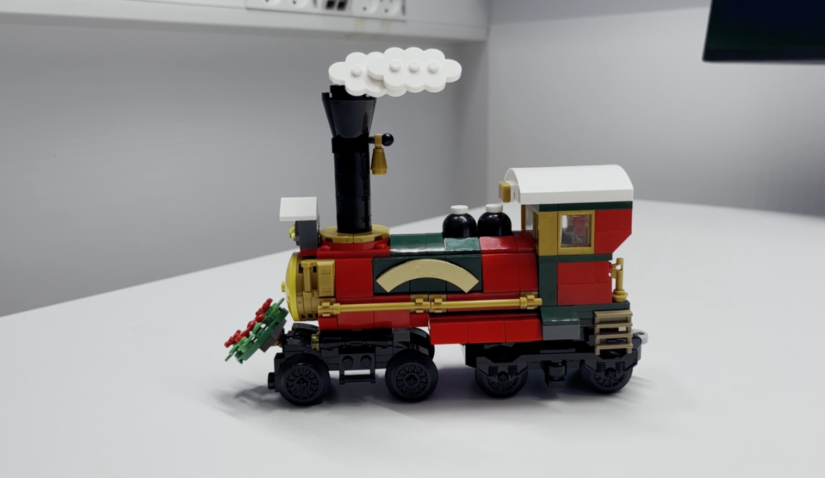 LEGO Winter Village 10361 Holiday Express Train 2 1200x696