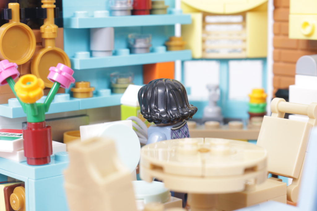 LEGO Creator Expert 10292 Friends Apartments review 42