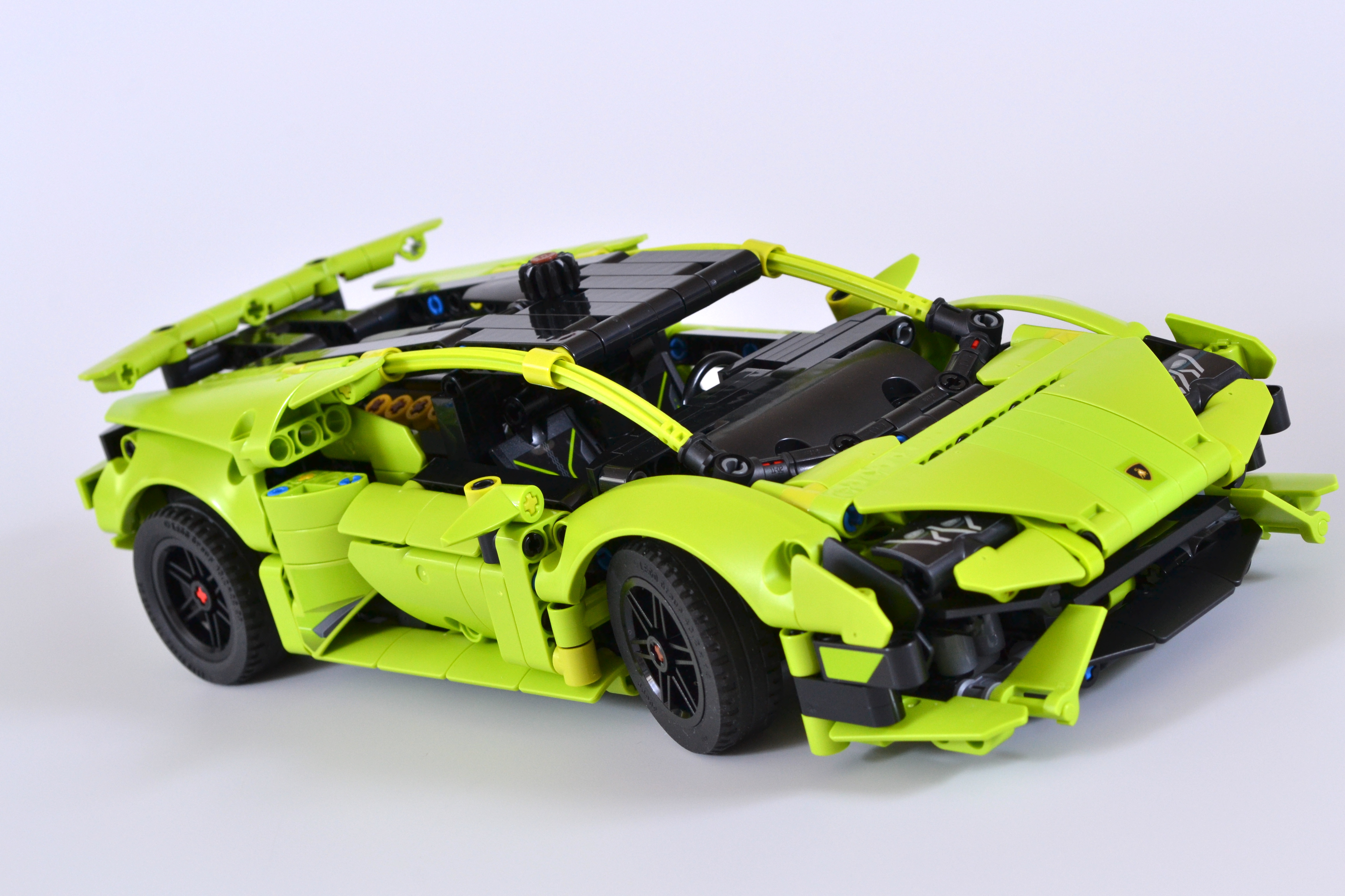 LEGO Technic 42161 Lamborghini Huracán Tecnica review