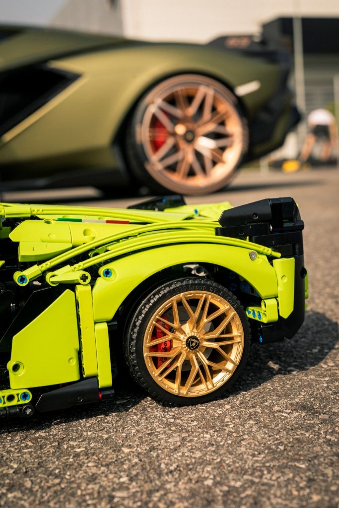 LEGO Technic Lamborghini Sián FKP 37 4