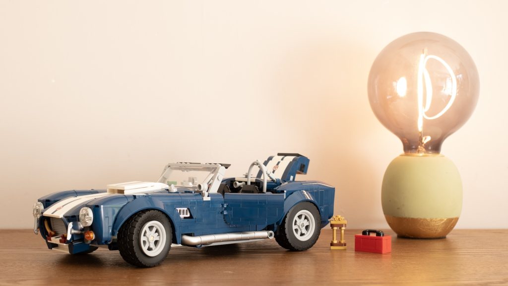 LEGO ICONS Shelby Cobra 427 SC 10357 b 1024x576