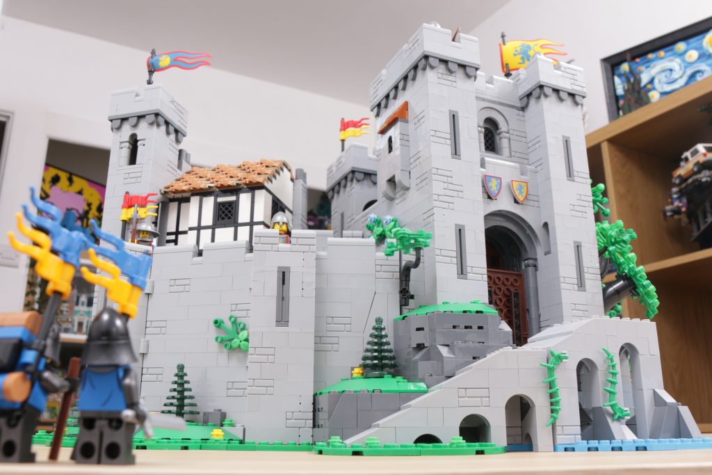 LEGO ICONS 10305 Lion Knights Castle review 94 1024x683