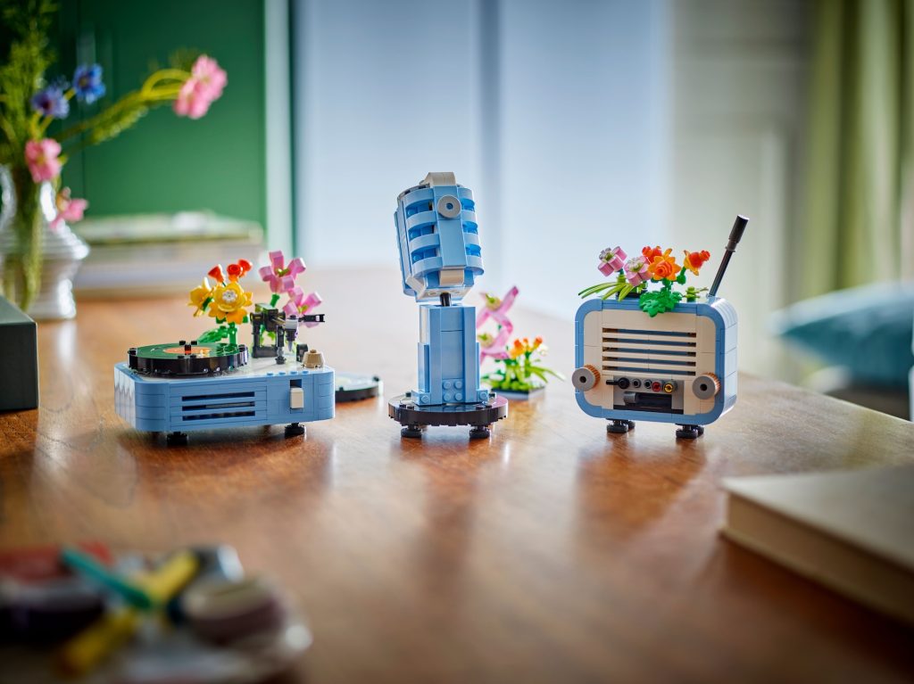 LEGO Creator 3 in 1 31172 Record Player with Flowers 13 1024x767