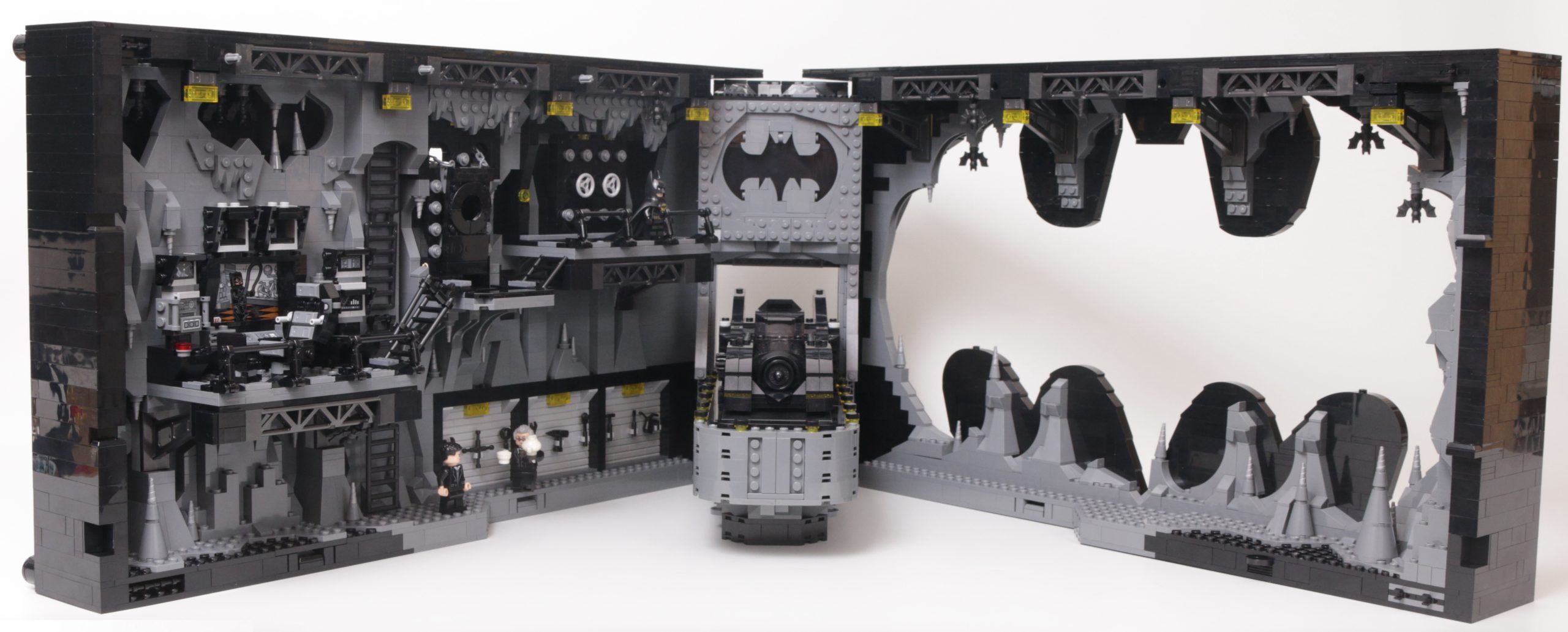 LEGO Batman 76252 Batcave – Shadow Box review 45 scaled