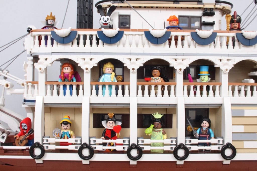 LEGO Ideas 21356 river steamboat disney stealth set 3 1024x683