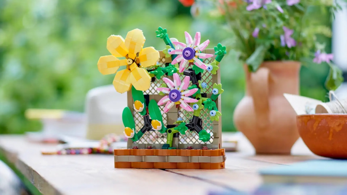 Last chance for LEGO Botanical Collection gift-with-purchase