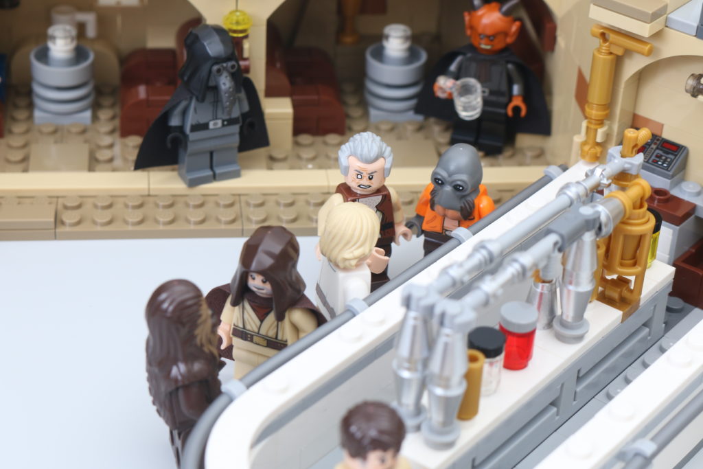 LEGO Star Wars 75290 Mos Eisley Cantina review 59