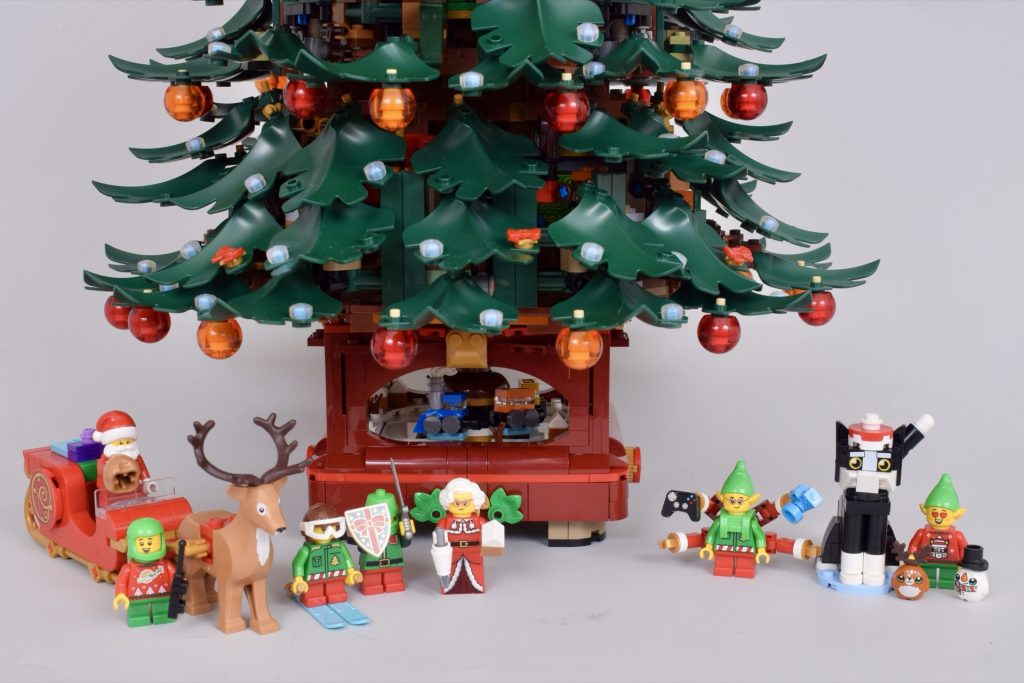 LEG 41843 Family Christmas Tree review 7 1024x683