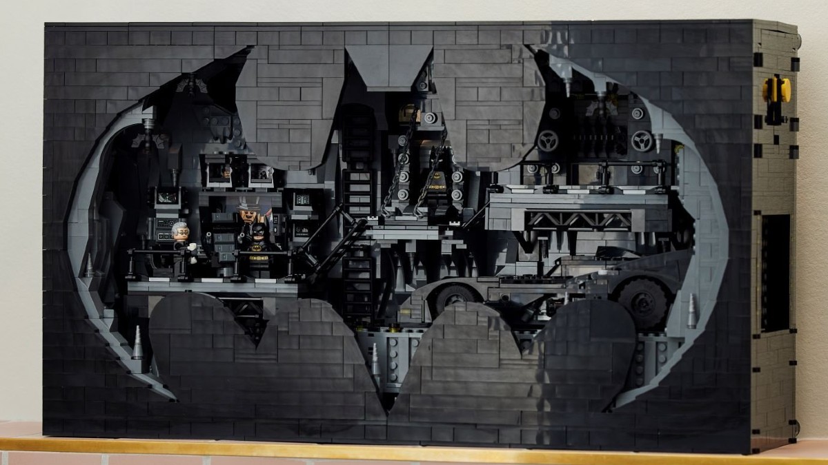 LEGO Batman 76252 Batcave – Shadow Box is missing two key minifigures