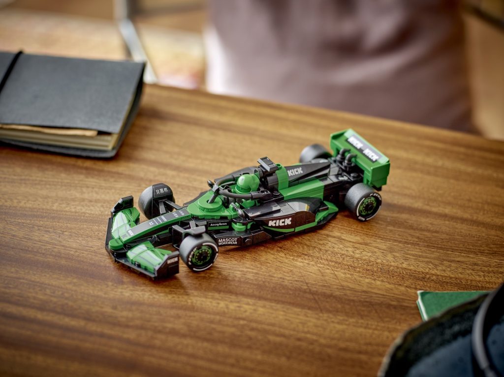 LEGO Speed Champions 77247 KICK Sauber F1 Team C44 Race Car 5 1024x767