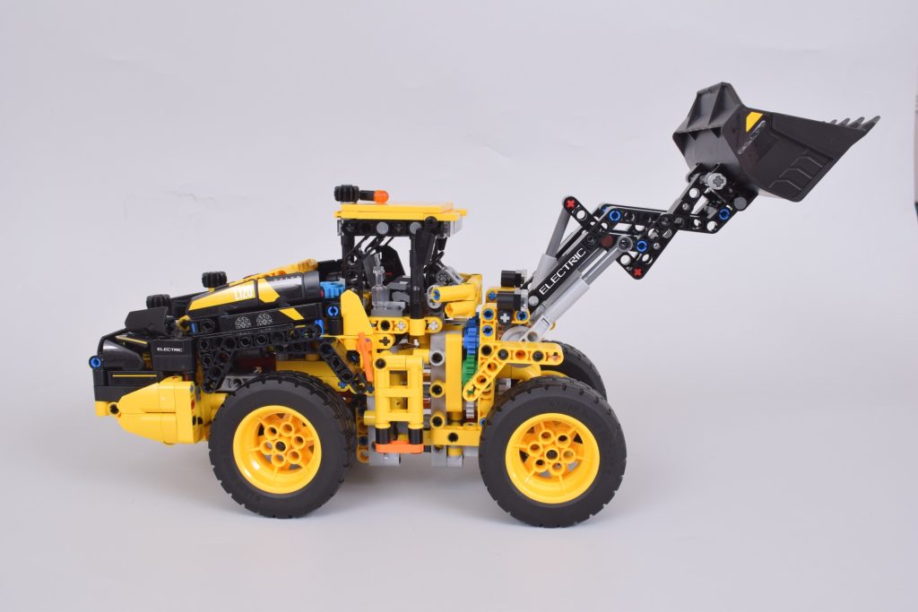 LEGO Technic 42209 Volvo L120 Electric Wheel Loader review 21 1024x683