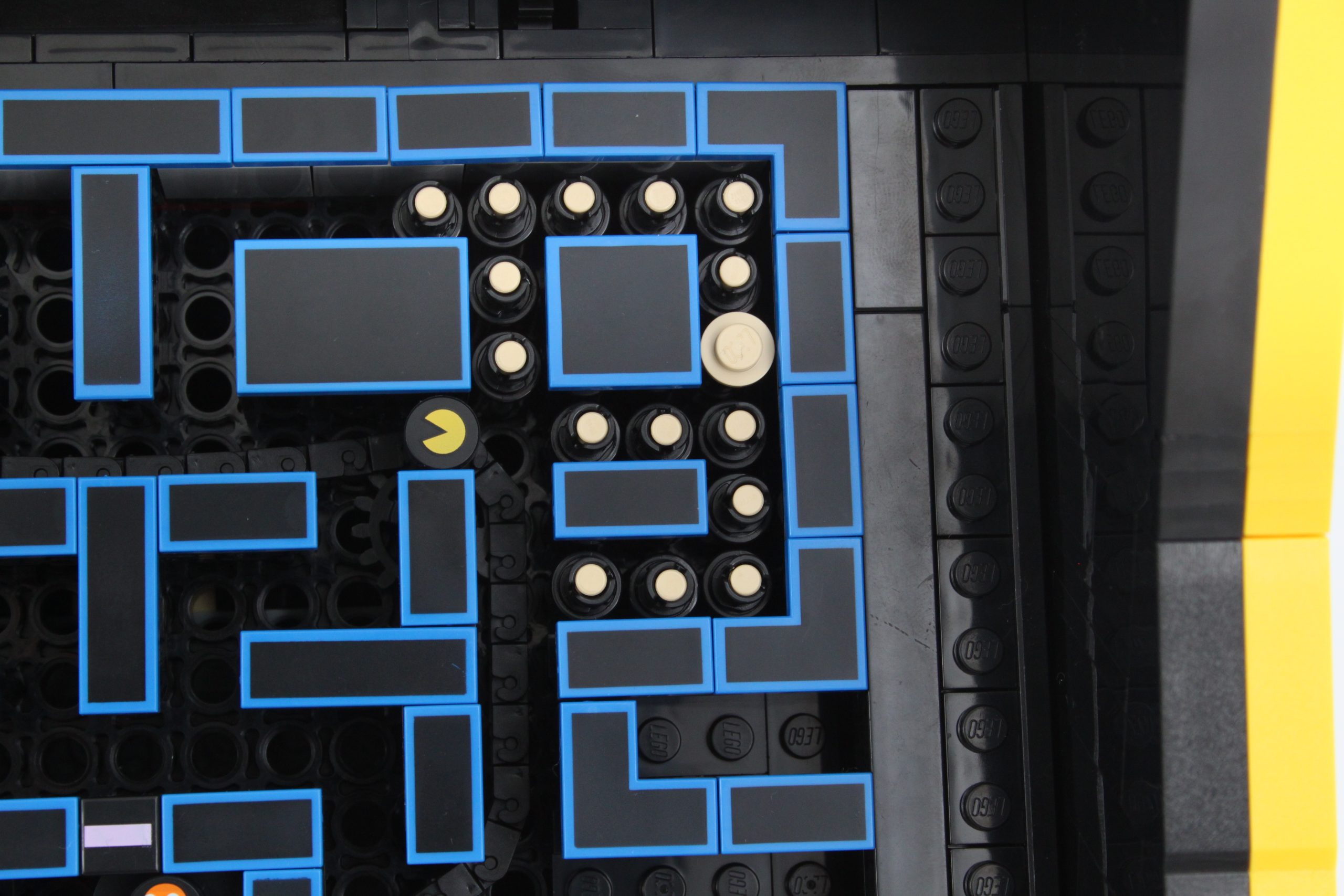 LEGO Icons 10323 PAC MAN Arcade review 13 scaled
