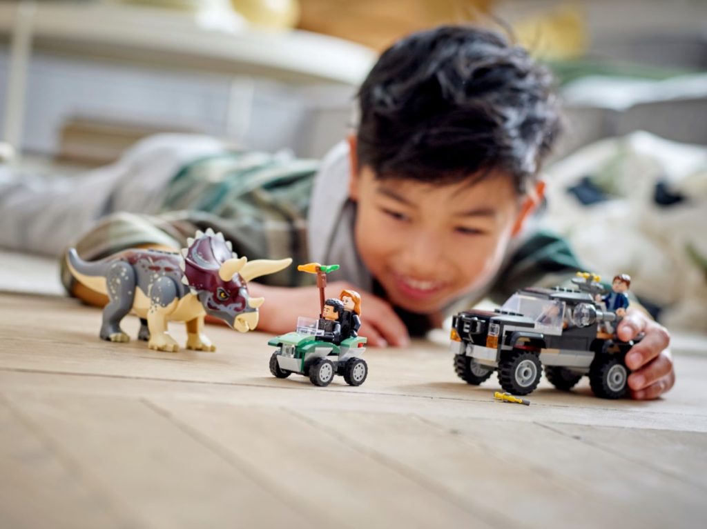 LEGO Jurassic World 76950 Triceratops Pick up Truck Ambush 7 1024x767