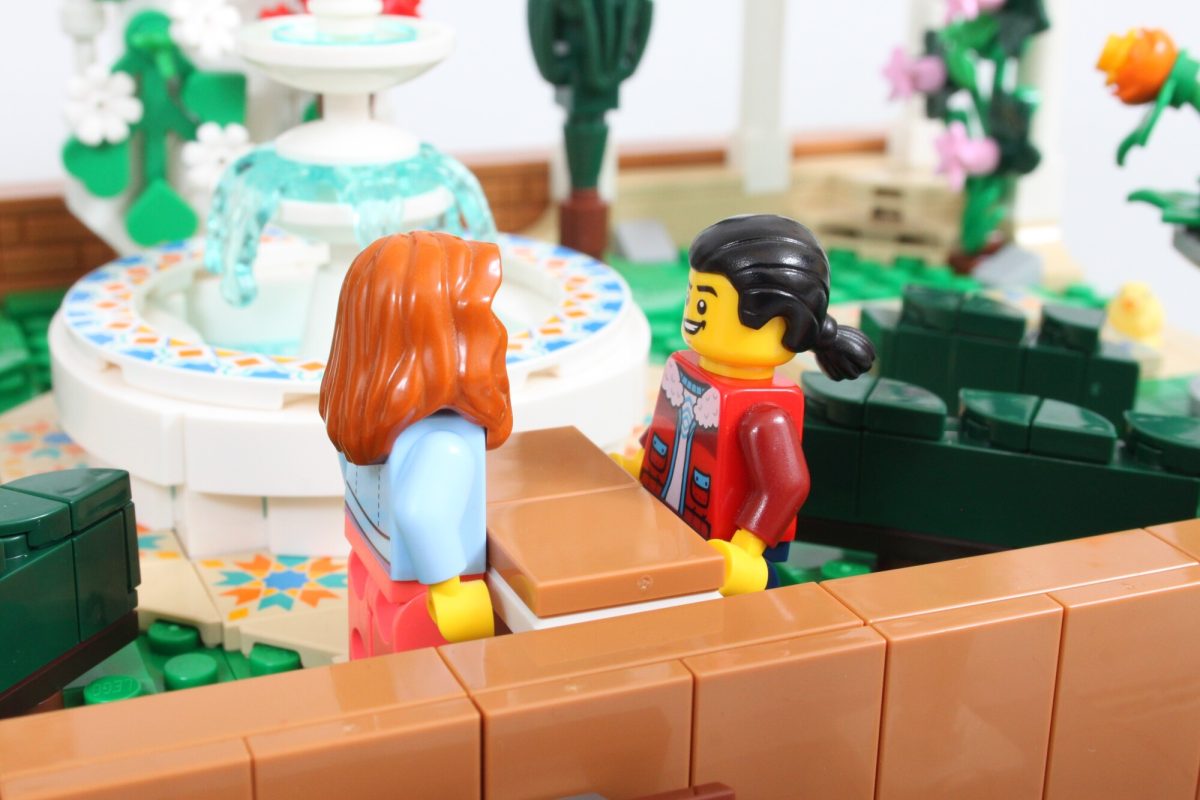 lego 10359 fountain garden modular rebuild review 13 1200x800