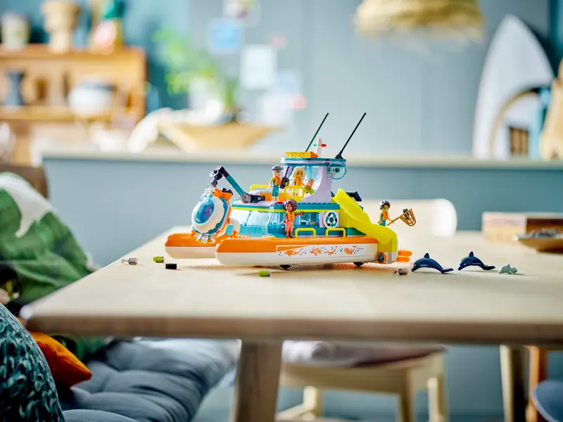 LEGO Friends 41734 Sea Rescue Boat Lifestyle 2 1