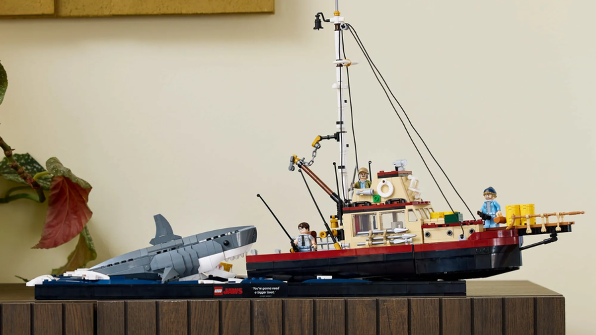 Custom LEGO Ideas Jaws display stand recreates the iconic poster