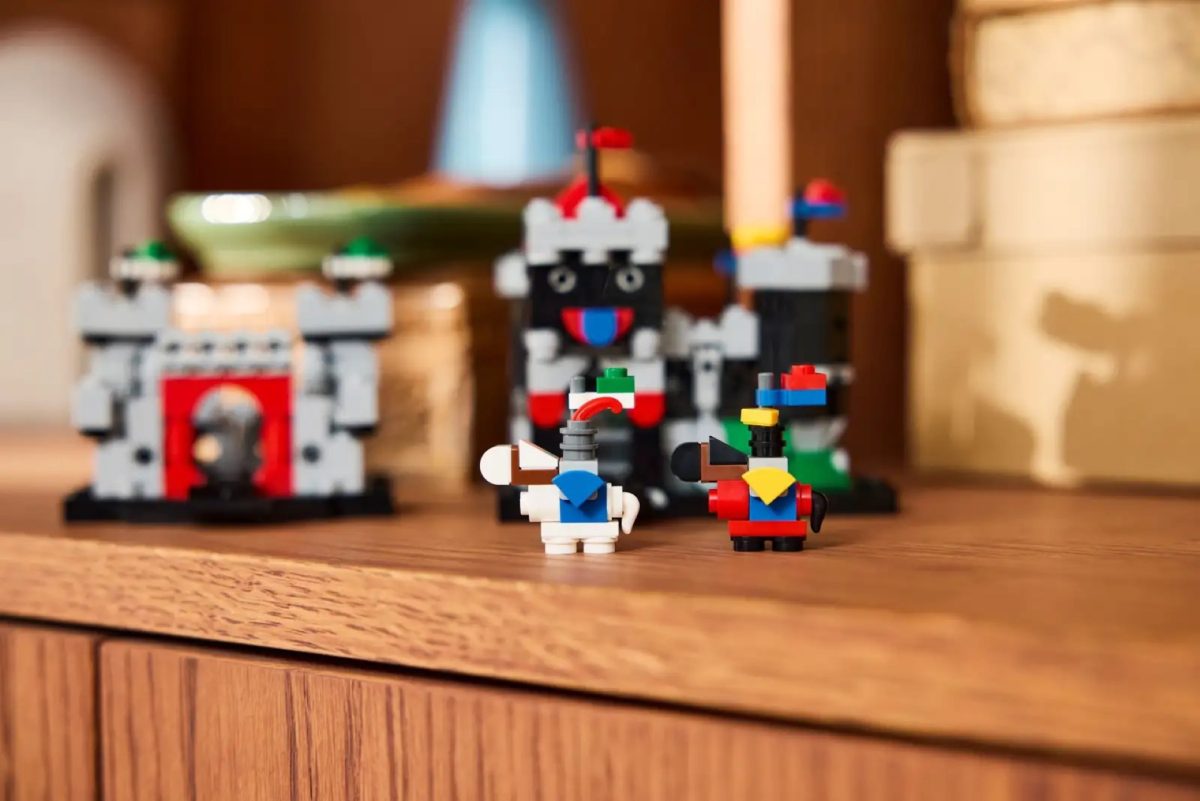 LEGO 40775 Mini Knights Castle Lifestyle 2 1200x801