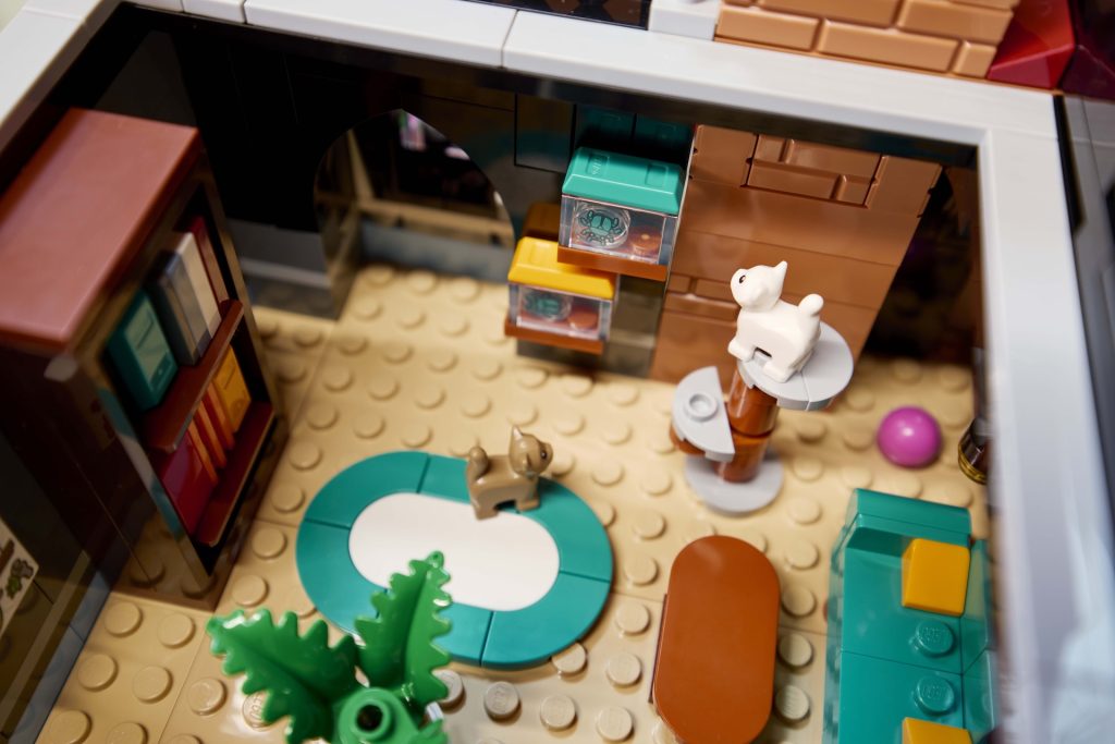 LEGO Icons 10350 Tudor Corner 10 1024x683