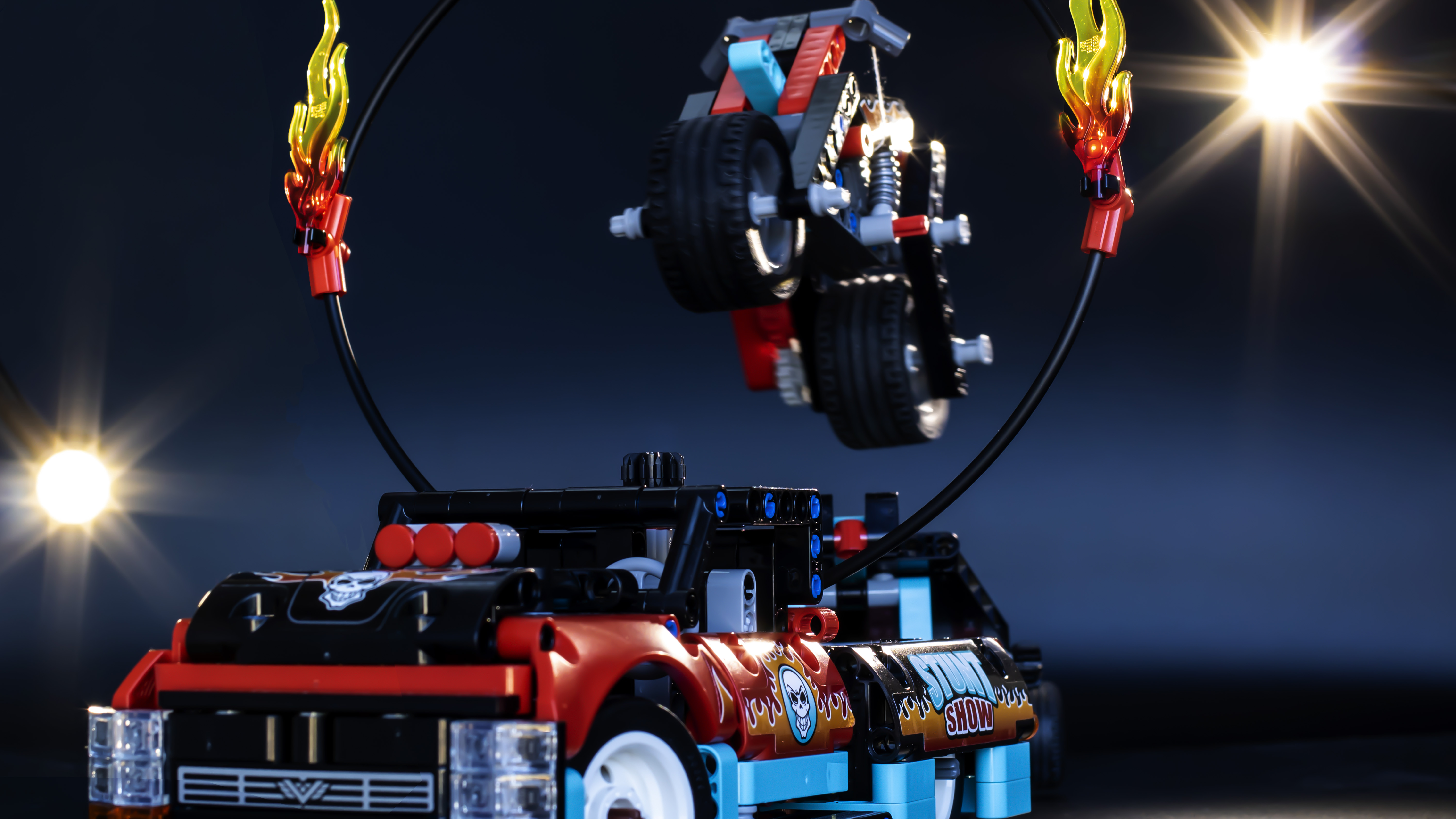 LEGO Technic 42106 Stunt Show Truck and Bike review