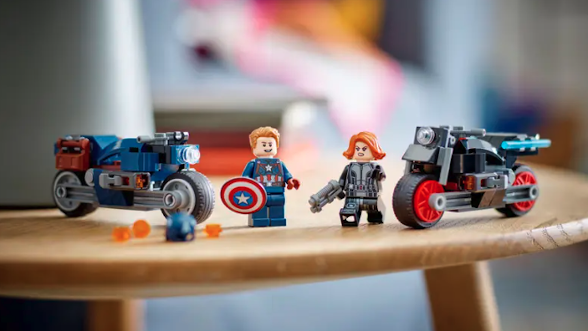 Early look at LEGO Marvel 76260 Black Widow & Captain America Motorcycles