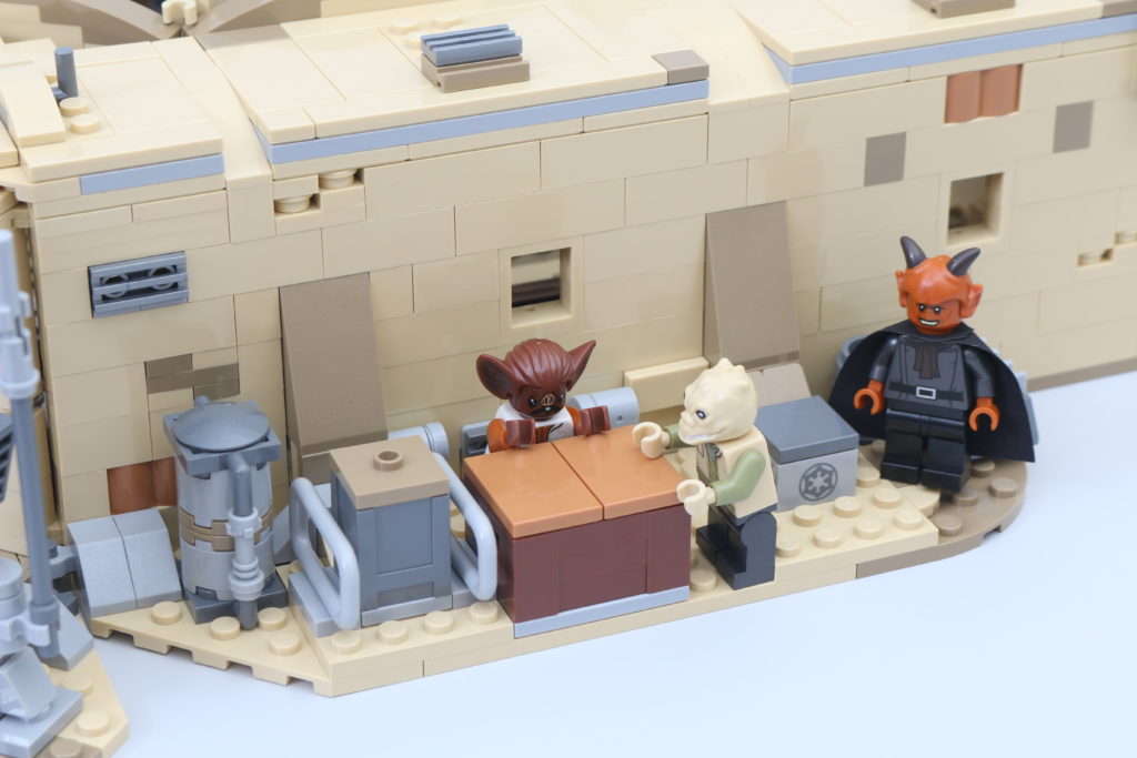 LEGO Star Wars 75290 Mos Eisley Cantina review 42