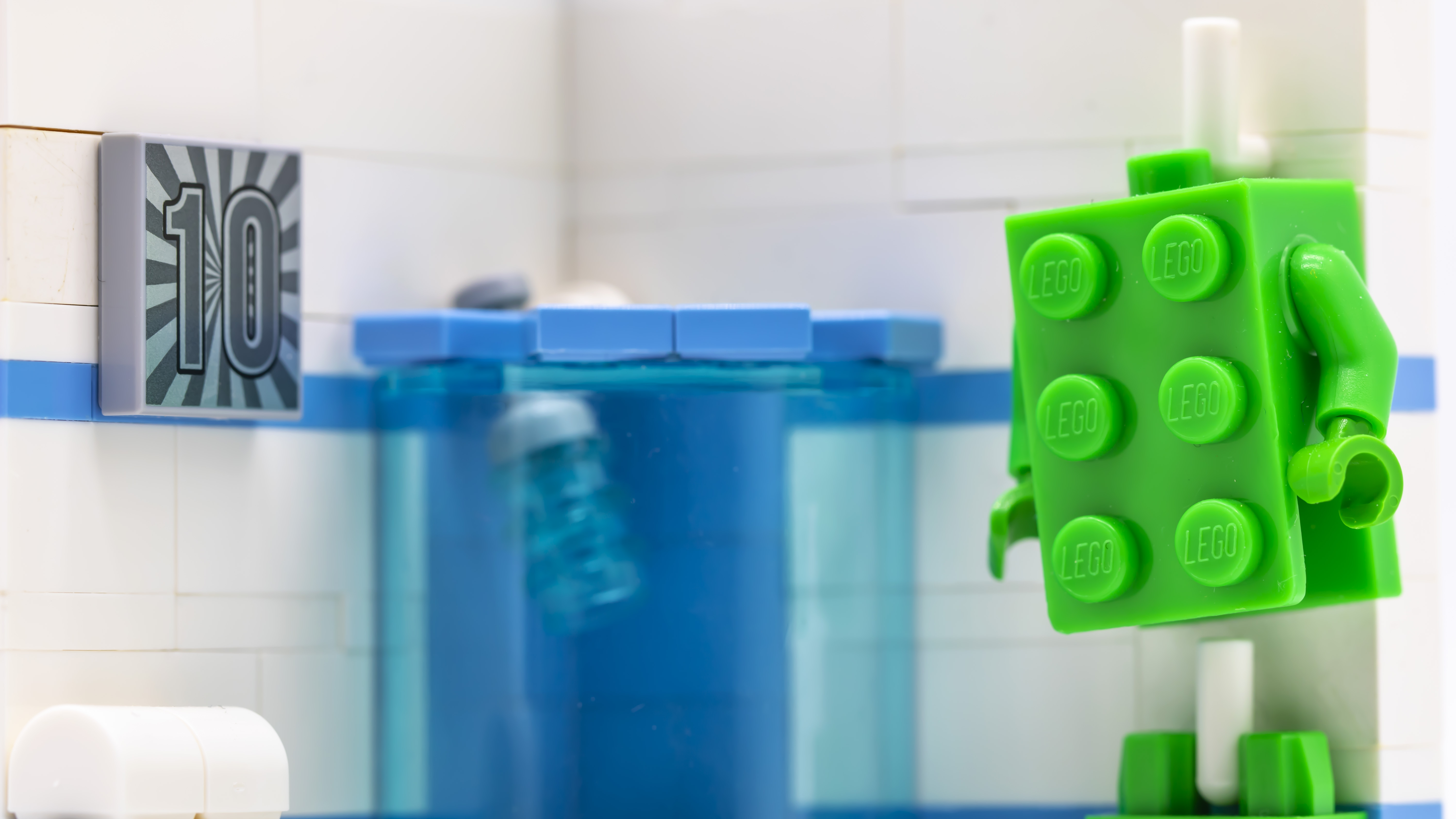 LEGO Collectible Minifigures Series 20 vignettes: Brick Costume Guy