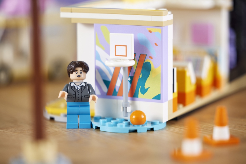 LEGO Ideas 21339 BTS Dynamite 18 1024x683