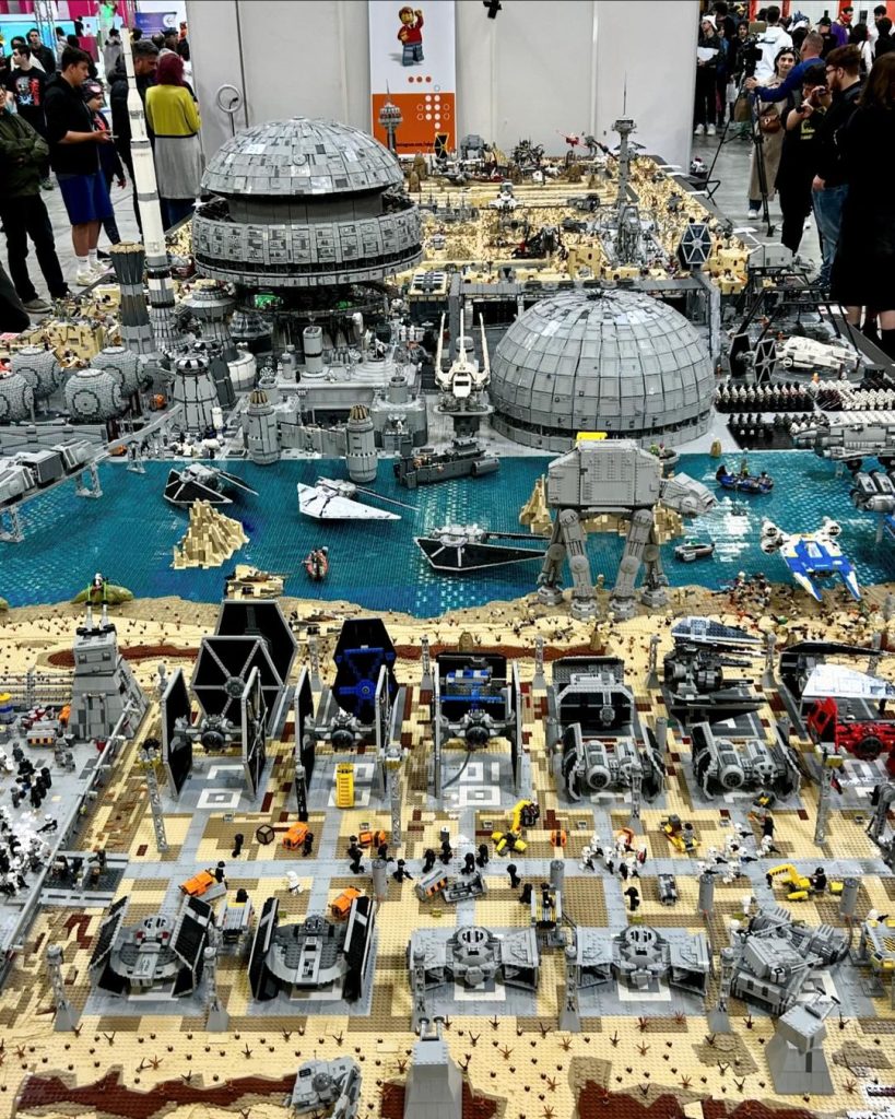 Largest LEGO Star Wars diorama 1 819x1024