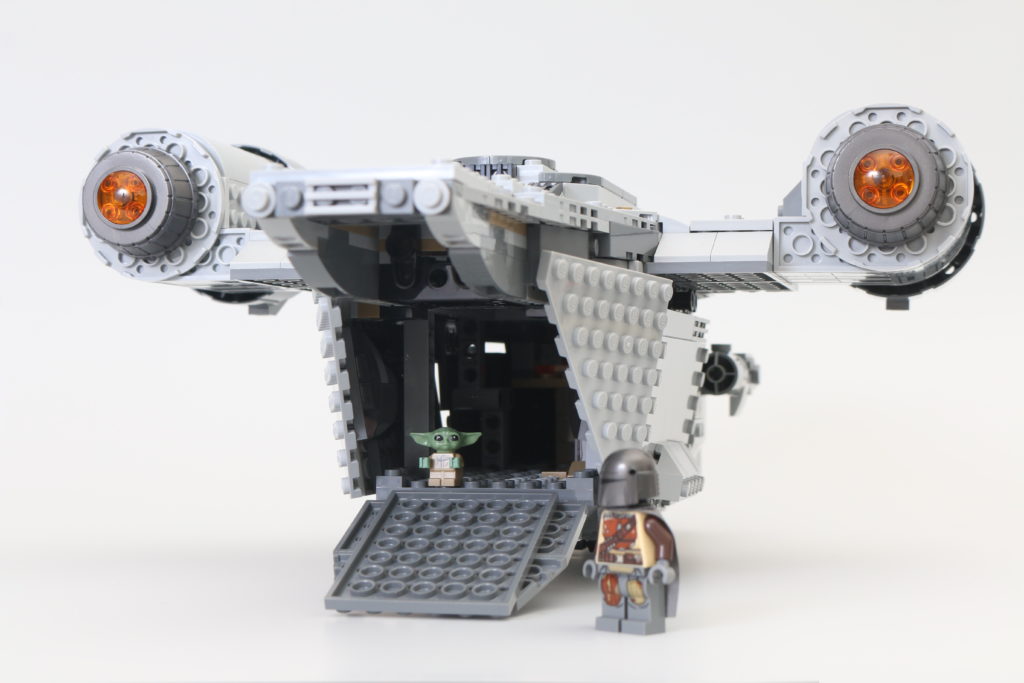 LEGO Star Wars 75292 The Mandalorian Bounty Hunter Transport The Razor Crest review 21