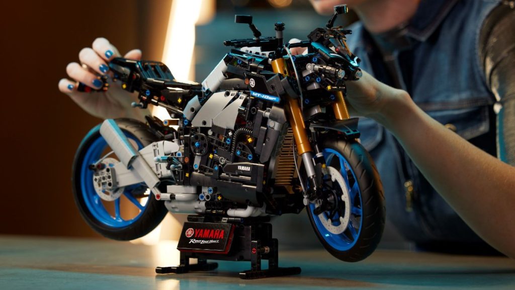 lego technic 42159 yamaha mt 10 sp lifestyle 2 featured 1024x576